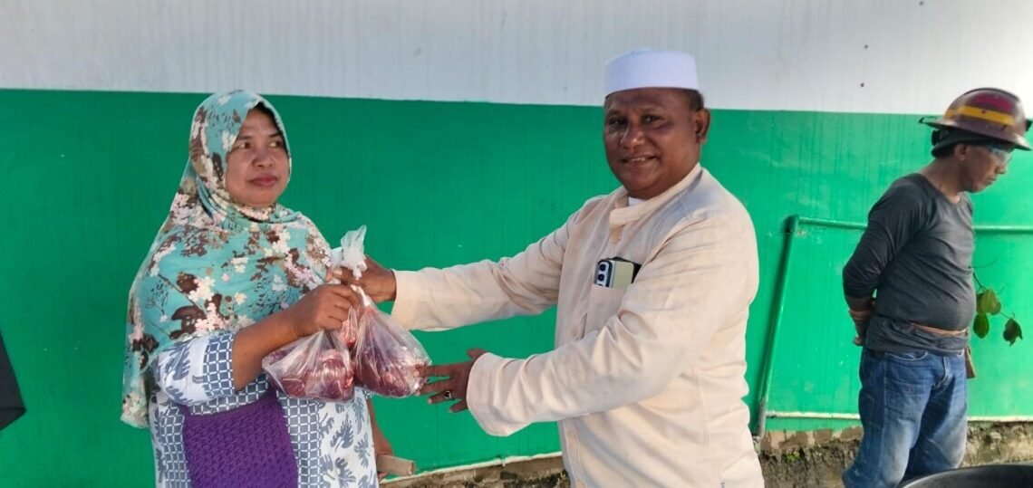 Masjid Asy-Syuhada’ Sembelih 3 Ekor Sapi dan 1 Ekor Kambing Langsung Dibagikan ke Fakir Miskin