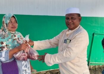 Masjid Asy-Syuhada’ Sembelih 3 Ekor Sapi dan 1 Ekor Kambing Langsung Dibagikan ke Fakir Miskin