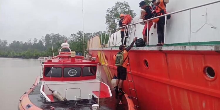 Hilang Kontak Sejak Kamis, Tim SAR Gabungan Buru Perahu Nelayan Berpenumpang 4 Orang di Perairan Atuka