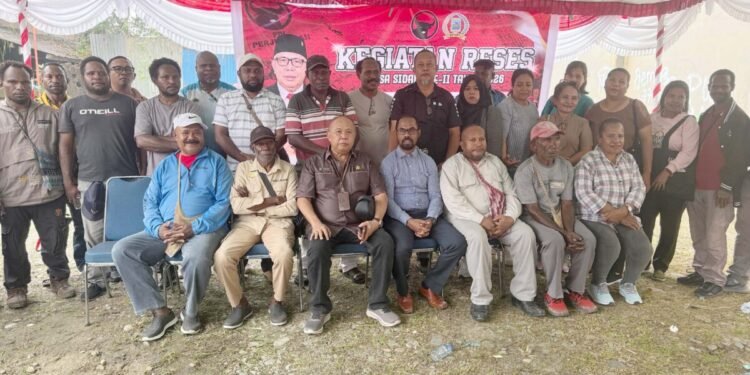 Gelar Reses di Mimika, Dewan Provinsi John Thie Tampung Aspirasi Warga: Apresiasi Sekolah Gratis Rp77,8 Miliar hingga Keluhan Transportasi Pesisir