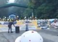 Tuntut Pengelolaan Besi Tua Freeport, Sekelompok Warga Blokade Pintu Masuk Kuala Kencana