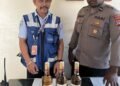 Polisi dan AVSEC Bandara Timika Gagalkan Pengiriman Miras Ilegal ke Ilaga Lewat Kargo Udara