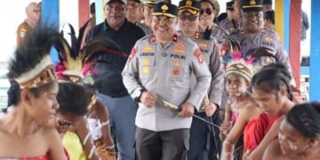Kapolda Rontini Resmikan MCK Sekolah di Pulau Karaka untuk Masa Depan Anak-anak Amamapare Mimika