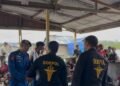 Sambut Hari Bhayangkara ke-80, Biddokkes Polda Papua Tengah dan RS Bhayangkara Mimika Gelar Pengobatan Gratis di Kampung Keakwa