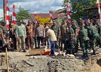 Pangdam XVII/Cenderawasih Letakkan Batu Pertama Jembatan Garuda Merah Putih di Timika