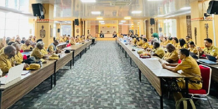 Gelar Rapat Monev, Bupati Mimika Minta OPD Percepat Realisasi Program