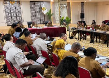 Wabup Mimika Pimpin Rapat Evaluasi Realisasi Fisik dan Keuangan OPD, Pastikan Seluruh Program Jalan Sesuai Target