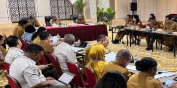 Wabup Mimika Pimpin Rapat Evaluasi Realisasi Fisik dan Keuangan OPD, Pastikan Seluruh Program Jalan Sesuai Target