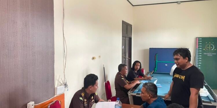 Kasus Sabu dengan131 Paket Narkotika Barang Bukti Masuk Tahap II, Polres Mimika Limpahkan Tersangka  ke Kejari