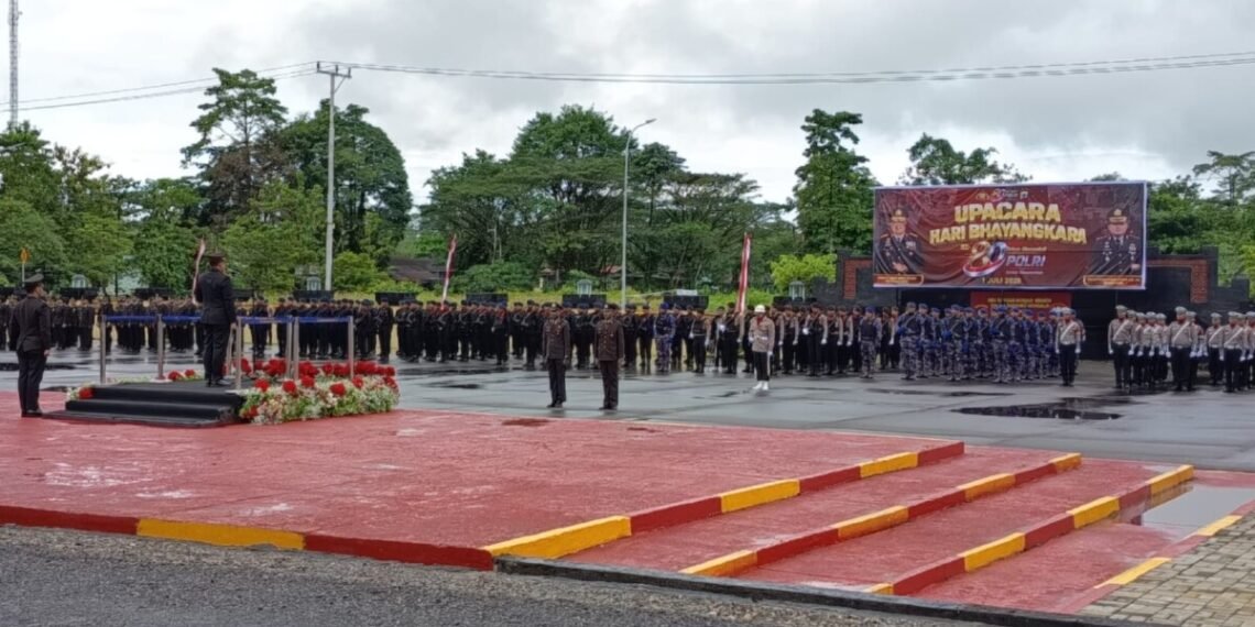 Peringati HUT Bhayangkara ke-80, Polres Mimika Gelar Upacara dan Bacakan Amanat Presiden