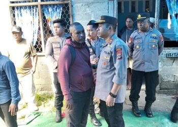 Datangi Keluarga Korban Penikaman di Pomako, Kapolres Mimika Pastikan Tersangka Diproses Hukum