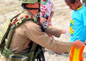 Patroli Dialogis Satgas ODC di Oksibil Buka Ruang Dialog dengan Warga dan Siswa Sekolah Dasar