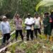 Polsek Mimika Barat Kawal Peninjauan Lokasi Program Rumah Layak Huni di Wilayah Pesisir