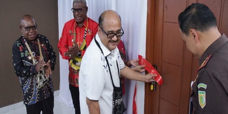 Kunjungan Kajati Papua ke Kabupaten Mimika Sekaligus Resmikan Rumah Dinas Pegawai Kejari Mimika