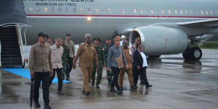 Wapres Gibran Tiba di Timika, Disambut Kepala Daerah dan Forkopimda