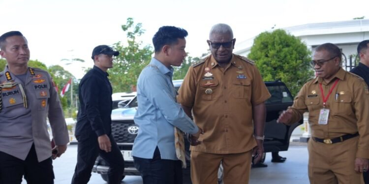 Wapres Gibran ke Sentra Pemerintahan Mimika Meninjau Mimika Command Center, Dorong Integrasi Data Aduan