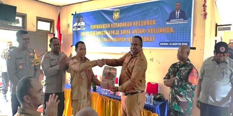 Sambut HUT RI, BPBD Mimika Salurkan Sembako untuk Warga di Mimika Barat