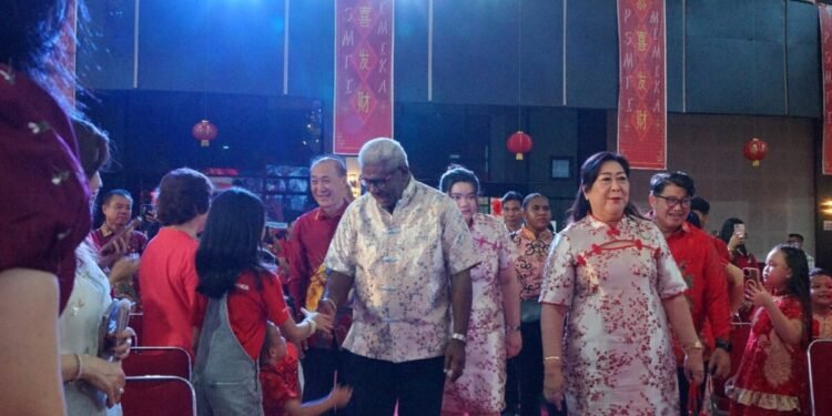 Di Malam Cap Go Meh, Bupati Mimika Ajak Warga Jaga Predikat Daerah Terharmonis