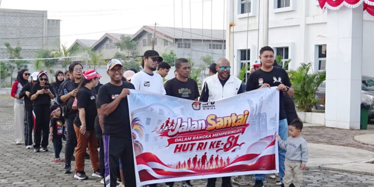 Parade Foto Jalan Santai KPU Mimika Semarakkan HUT RI ke-81