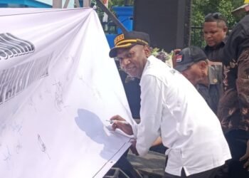 Ketua DPRK Mimika Ajak Warga Mapurujaya Perkuat SDM dan Tinggalkan Miras-Narkoba