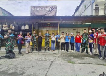 Parade Foto DP3AP2KB Mimika Bersih-bersih Jalan di HPSN 2026