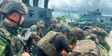 Medan Longsor Ekstrem, Koops TNI Habema Evakuasi Jenazah Warga Sipil di Yahukimo
