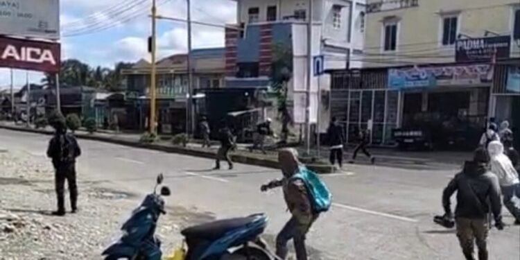 Aksi Saling Lempar Antar Pelajar Sempat Ganggu Arus Lalu Lintas di Jalan Yos Sudarso