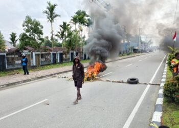 Jalan Cendrawasih Timika Dipalang, Akses Utama Lumpuh Akibat Sengketa Lahan