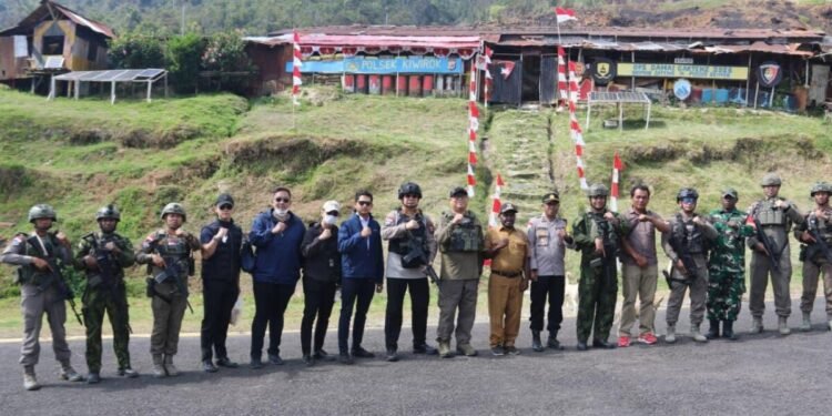 Kaops Damai Cartenz Tinjau Pos Kiwirok, Cek Kondisi Personel dan Tekankan Kewaspadaan
