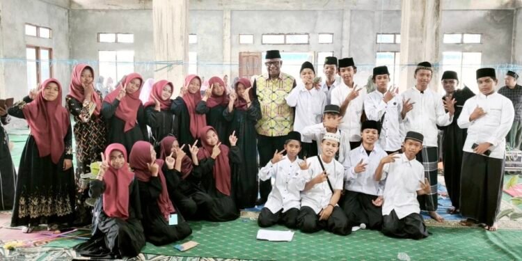 Maulid Nabi di Mimika, Johannes Rettob Ajak Santri Perkuat Akhlak dan Toleransi