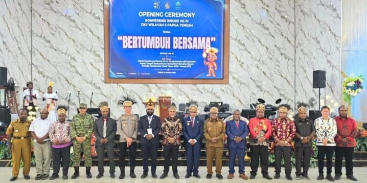 Wabup Mimika Dampingi Wabup Geley, Hadiri Peresmian Graha Sinode GKII Wilayah II Papua Tengah di Mayon