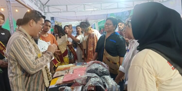 Kemenkop Minta Dekranasda Mimika Tak Hanya Gelar Pameran, Pengrajin Harus Naik Kelas