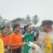 Cegah Dampak Kabut Asap, Bhabinkamtibmas Bagikan 200 Masker kepada Calon Paskibraka Mimika