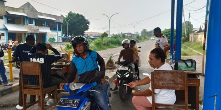 Disperindag Mimika Klarifikasi Video Viral, Pengunjung Pasar Sentral Wajib Bayar Retribusi Setiap Masuk